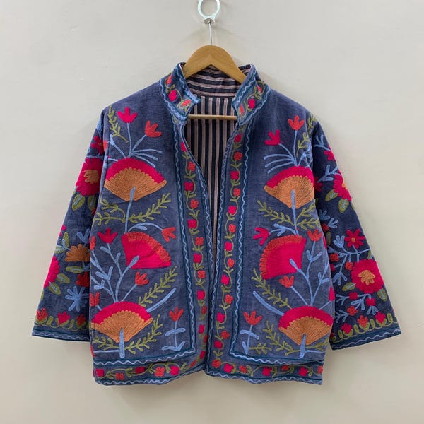 Chaqueta corta de terciopelo gris bordada a mano con suzani / Abrigo bohemio para festivales / Prenda exterior artesanal étnica / Chaqueta bohemia corta / Regalo para ella