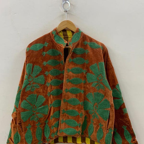 Chaqueta corta de invierno estilo suzani de terciopelo vintage / Chaqueta floral bohemia / Chaqueta bomber estilo suzani / Abrigo cálido de invierno / Regalo para ella / Abrigo estilo bohemio estilo duster