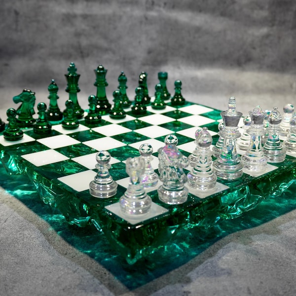 Juego de ajedrez personalizado de resina verde oscuro hecho a mano: juego de mesa de lujo, regalo para todos.