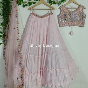 Rose bébé Lehenga choli pour femme Vêtements de mariage indiens Vêtements fonctionnels Chaniya choli Prêt-à-porter séquence de broderie Travail Lengha choli femmes