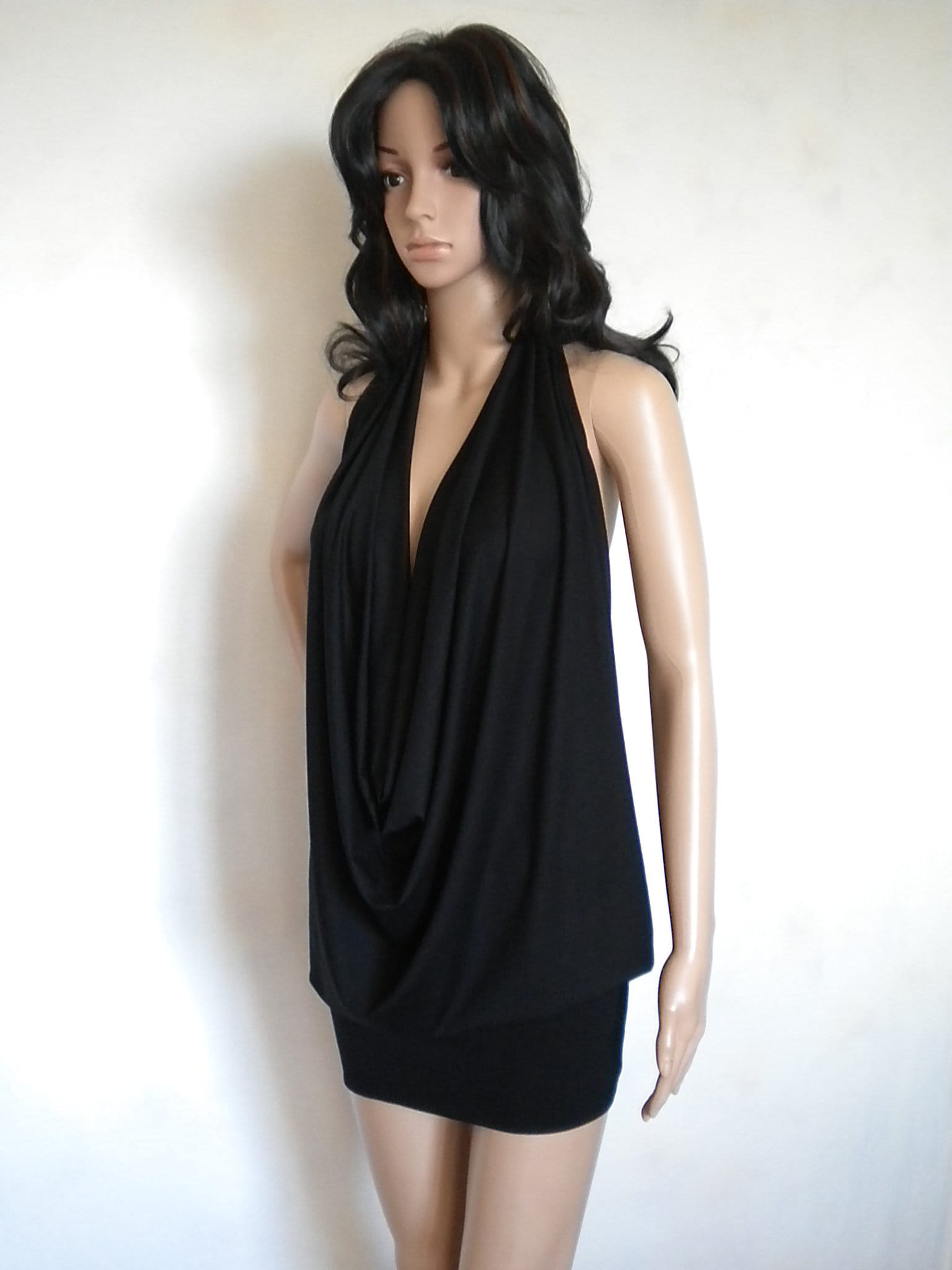 rückenfrei drapieren Minikleid, kalte Schulter Neckholder Top, sexy Sommer-Partykleid, drapieren Tank Top, Abschlussball Abend das kleine Schwarze, auf Bestellung gefertigt