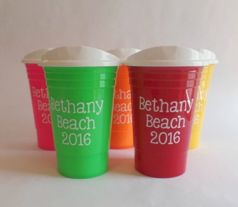 Monogrammed Double Walled Thick Plastic Cups for Bridesmaids, 16 oz Personalized Plastic Cups, Re-useable Cup with Lid, PS200 image 1