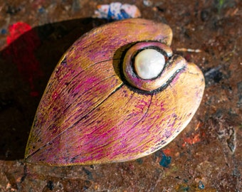 Leaf Brooch false Lily of the Valley Leaf Impression in Clay set with Freshwater Pearl Magenta and Gold Color Hat Pin