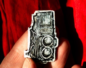 Rolleiflex Camera Pin Hand-painted Stamp Impression in Clay Black White Scarf Sweater Hat Pin Brooch Twin Lens Reflex Vintage Film TLR