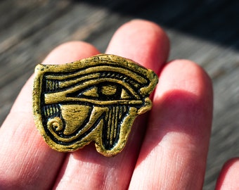 Pin Brooch Small Egyptian Eye of Ra Antique Gold Black Color Clay Lapel Hat Scarf Sweater Lapel Hand Painted Healing Protection Symbol