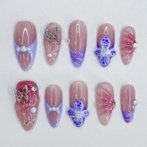 Unhas postiças Lilás Sussurrante com Flores 3D e Borboletas, Unhas de Luxo Feitas à Mão, Unhas Postiças Longas Amêndoa, Conjunto de Unhas Roxo Lavanda