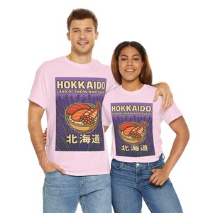 T-shirt gourmand Hokkaido Japon - Bol de sushis avec lavande sur le devant - Icône melon sur la carte du Japon au dos - Cadeau japonais unique