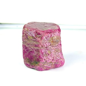 天然ルビー原石：34 x 30 mm 原石、地球で採掘された鉱物