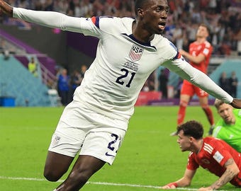Timothy Weah USA Poster – 20x30 Soccer Wall Art, USMNT Football Print, World Cup Star Decor