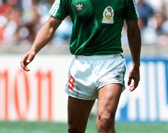 Hugo Sánchez Poster – Mexico Soccer Legend | Classic Football Wall Art | 20x30 Vintage Sports Print