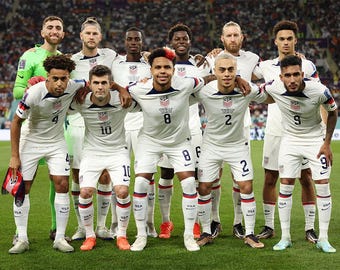 USA National Soccer Team Poster – 20x30 U.S. Men's Team Wall Art, Stars and Stripes Football Decor