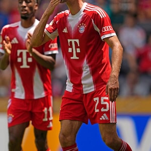 Thomas Müller Bayern Munich Poster – German Football Legend Wall Art, Bundesliga Soccer Decor, Gift for Fans