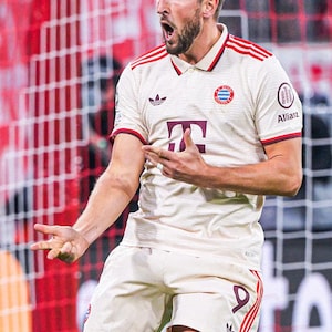 Harry Kane Bayern Munich Poster | Soccer Star Wall Art | Football Print 20x30