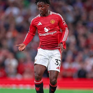 Kobbie Mainoo Manchester United Poster – Rising Star Football Wall Art, Red Devils Soccer Print, 20x30 Sports Decor