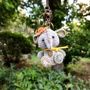 Crochet Elephant Keychain,Handmade Wool Yarn Keyring,Cute Animal Gift for Women,Friends,Birthday