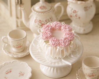 Pink Floral Miniature Cake for Blythe Dollhouse – Romantic Tea Party Prop, 3 cm Doll Photography Accessory