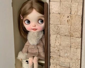 Handmade Wool Cape Outfit Set for Blythe OB24 – Milk Tea Color, Faux Fur Scarf