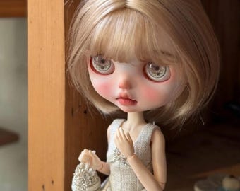 Neo Classical Blythe Doll Dress – Silver Vase Bag & Pearl Hair Clip