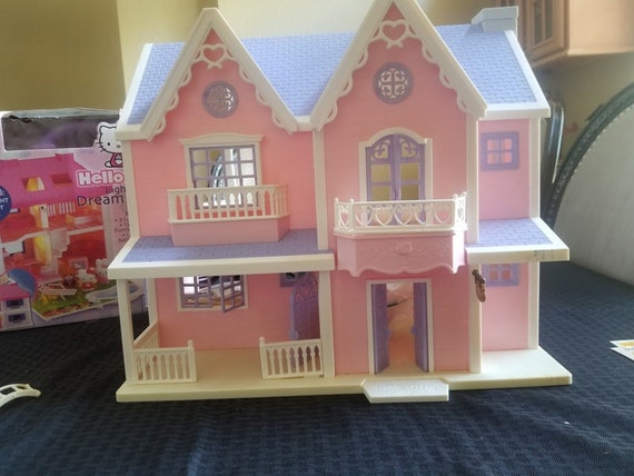 hello kitty dollhouse