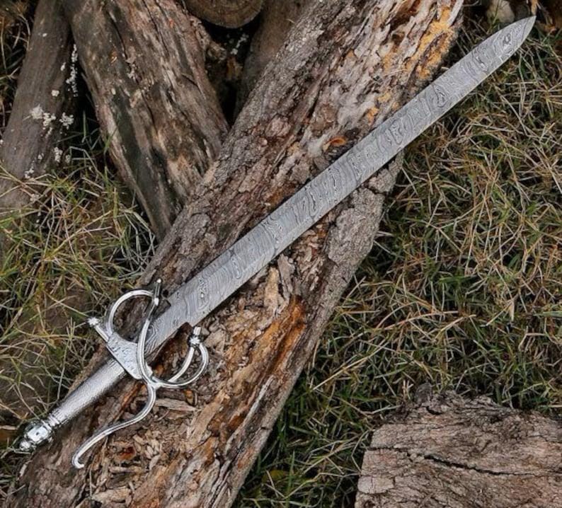 手鍛造の中世レイピア剣：装飾的な鋼の刃と革の鞘 - Etsy 日本