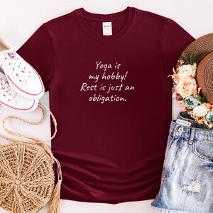 Lo yoga è il mio hobby! Il riposo è solo un obbligo - T-shirt divertente per gli amanti dello yoga, maglietta da yoga, camicia da yoga
