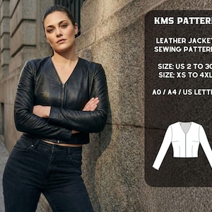 Może przedstawiać: Osoba w czarnej skórzanej kurtce i czarnych dżinsach. Kurtka ma dekolt w serek i zamek błyskawiczny. Obraz zawiera grafikę z tekstem "KMS PATTERN LEATHER JACKET SEWING PATTERN" oraz informacje o rozmiarze.