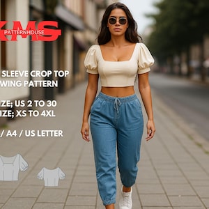 Puede incluir: Una mujer con un top corto crema con mangas abullonadas y pantalones deportivos de mezclilla azules. La imagen incluye el texto "PUFF SLEEVE CROP TOP SEWING PATTERN" e información de tallas: US 2 a 30 y XS a 4XL.
