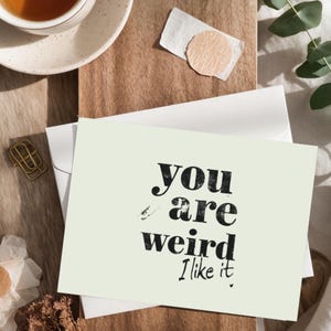 Lustige Freundschafts Grußkarte | Du bist seltsam, ich mag es | Witzige Karte für Liebe oder BFF