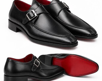 Zapatos monje de cuero negro para hombre de Chris Louboutin, hechos a mano, con suela roja y hebilla simple.