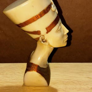 Estatuilla De Nefertiti De Resina