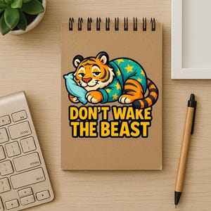 Pegatinas de animales acogedoras: perfectas para portátiles, diarios, regalos, decoración infantil, dibujos animados, "No despiertes a la bestia".