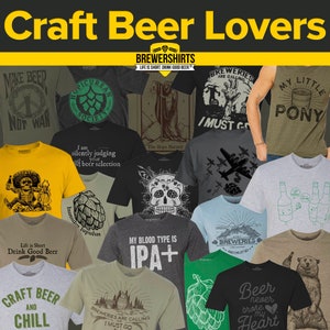 Puede incluir: Una colecci&oacute;n de camisetas con gr&aacute;ficos y textos tem&aacute;ticos de cerveza. Los dise&ntilde;os incluyen juegos de palabras sobre cerveza, l&uacute;pulo, calaveras e ilustraciones de estilo vintage. La frase "Craft Beer Lovers" se muestra en la parte superior.
