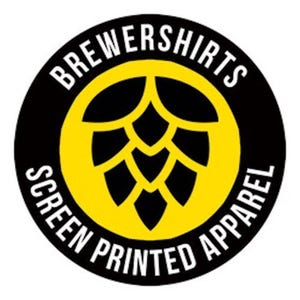 Puede incluir: Logotipo circular con el texto "BREWERSHIRTS SCREEN PRINTED APPAREL" en blanco sobre fondo negro. Una flor de l&uacute;pulo amarilla est&aacute; en el centro. El logotipo es para ropa.