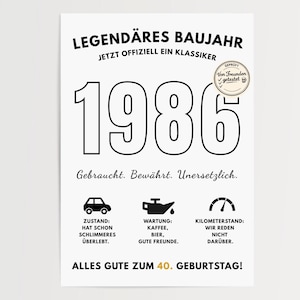 Pu&ograve; includere: Un poster bianco con testo e grafica neri. Il testo principale recita "LEGEND&Auml;RES BAUJAHR 1986" con testo e icone aggiuntive relative a un 40&deg; compleanno. Include un piccolo adesivo rotondo che dice "Von Freunden getestet".