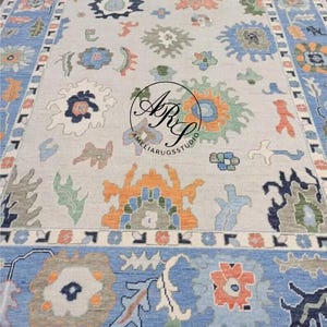 Hand-Knotted Oushak Wool Rug: Colorful Turkish Tribal Design