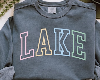 Lago PNG Chica del lago Retro PNG Verano PNG Lago PNG Chica del lago azul Camiseta Sublimación Diseño Dtf Maqueta Ideas