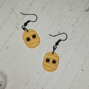Peach Mummy Clay Earrings, Cute Mummy Dangle Earrings, Halloween Jewelry, Silly Mummy Earrings, Halloween Costume Jewelry, Mummy Earrings