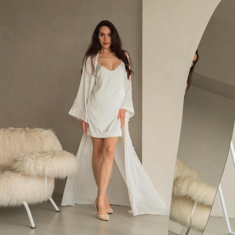 Lång kimono i siden, vida ärmar, plus size-loungekläder i satin bild 10
