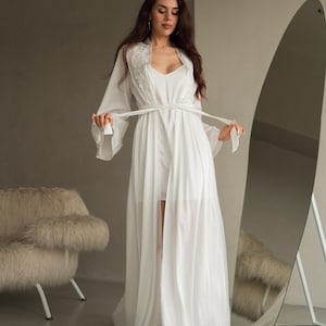 Lång kimono i siden, vida ärmar, plus size-loungekläder i satin bild 1