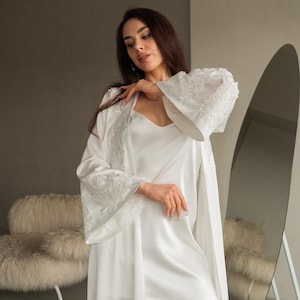 Lång kimono i siden, vida ärmar, plus size-loungekläder i satin bild 16