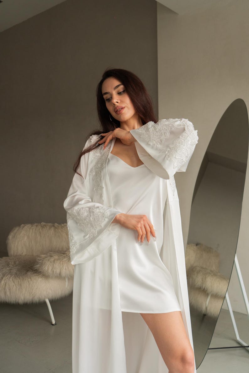 Lång kimono i siden, vida ärmar, plus size-loungekläder i satin bild 16
