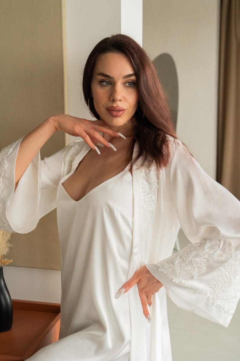 Lång kimono i siden, vida ärmar, plus size-loungekläder i satin bild 19