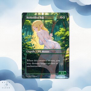 Op de afbeelding: Een aangepaste Magic: The Gathering-kaart met een elf-sjamaan in anime-stijl in een bos. De kaart is getiteld "Reclamation Sage" en bevat de tekst "Creature - Elf Shaman". De kracht en veerkracht van de kaart zijn 2/1.
