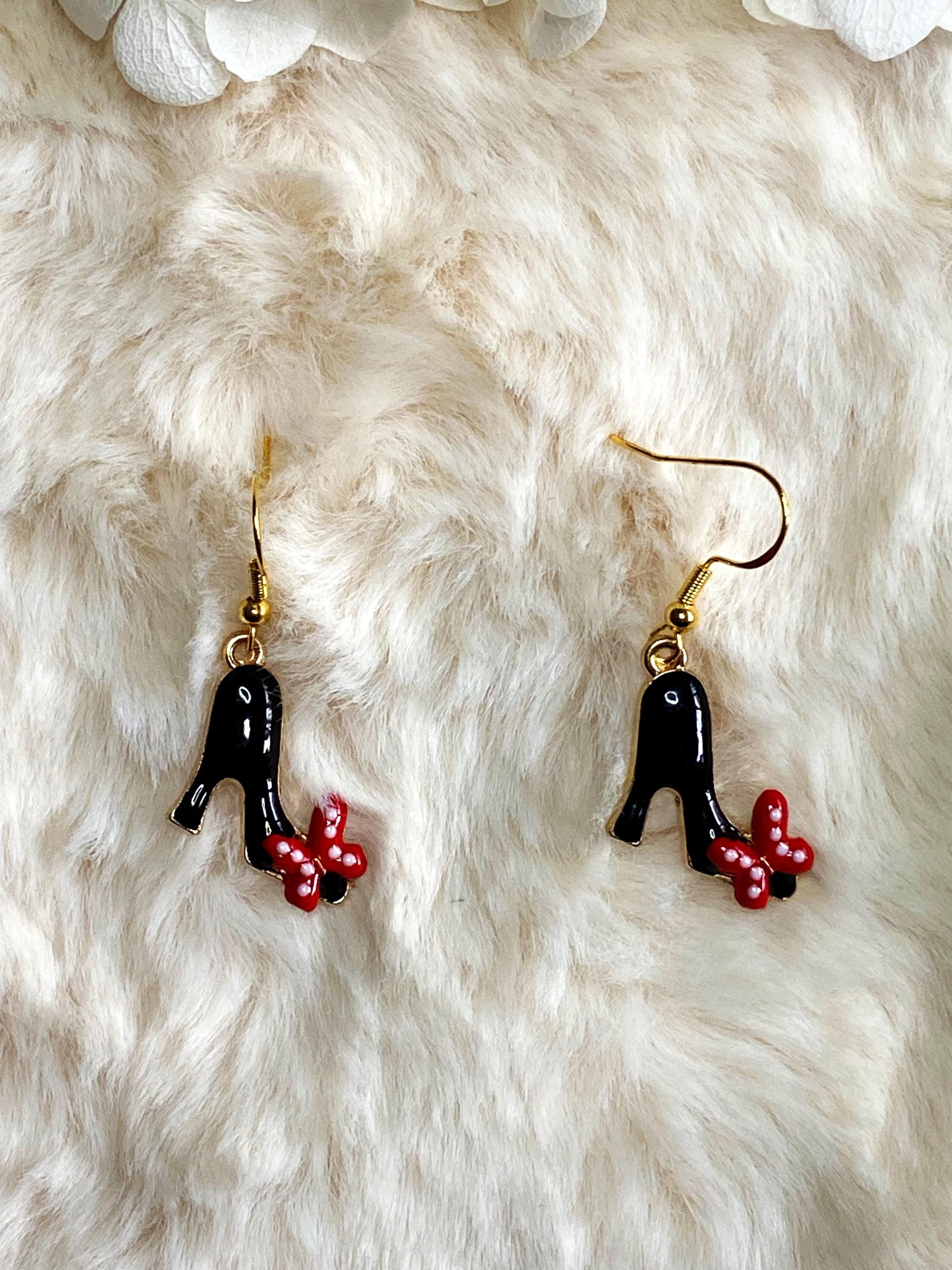 Lot De 2 Paires De Boucles D'oreilles Pendantes En Forme De Talon Haut - Perles Blanches Et Strass Rouges, Pour Femme