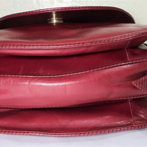 Vintage VALENTINO GARAVANI Burgundy Leather Accordion flap Shoulder Bag image 4