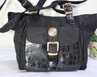 Vintage GIANNI VERSACE Bolso de hombro de cuero de nylon negro Medusa Face Italia