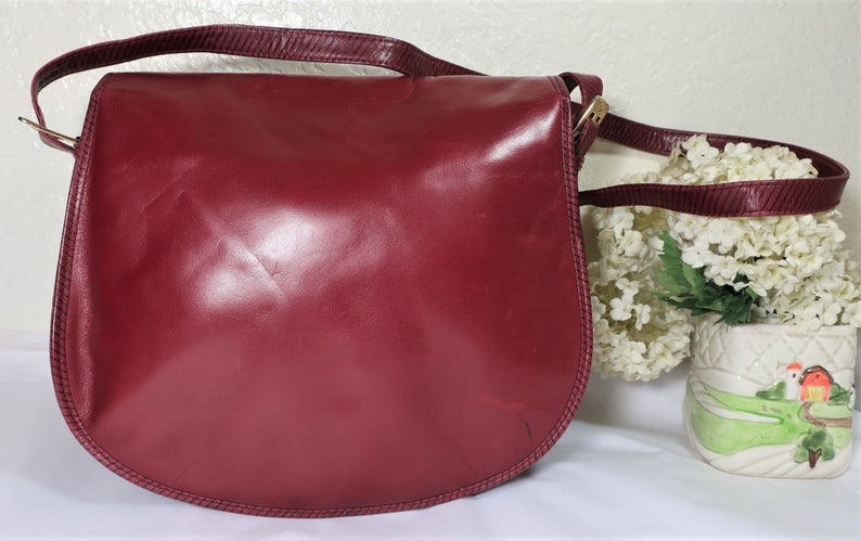 Vintage VALENTINO GARAVANI Burgundy Leather Accordion flap Shoulder Bag image 3