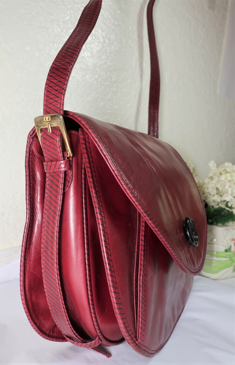 Vintage VALENTINO GARAVANI Burgundy Leather Accordion flap Shoulder Bag image 2