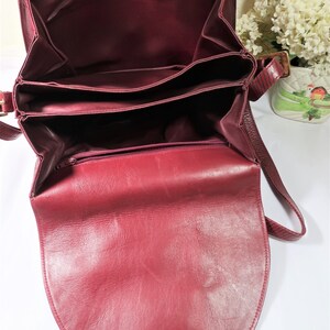 Vintage VALENTINO GARAVANI Burgundy Leather Accordion flap Shoulder Bag image 7