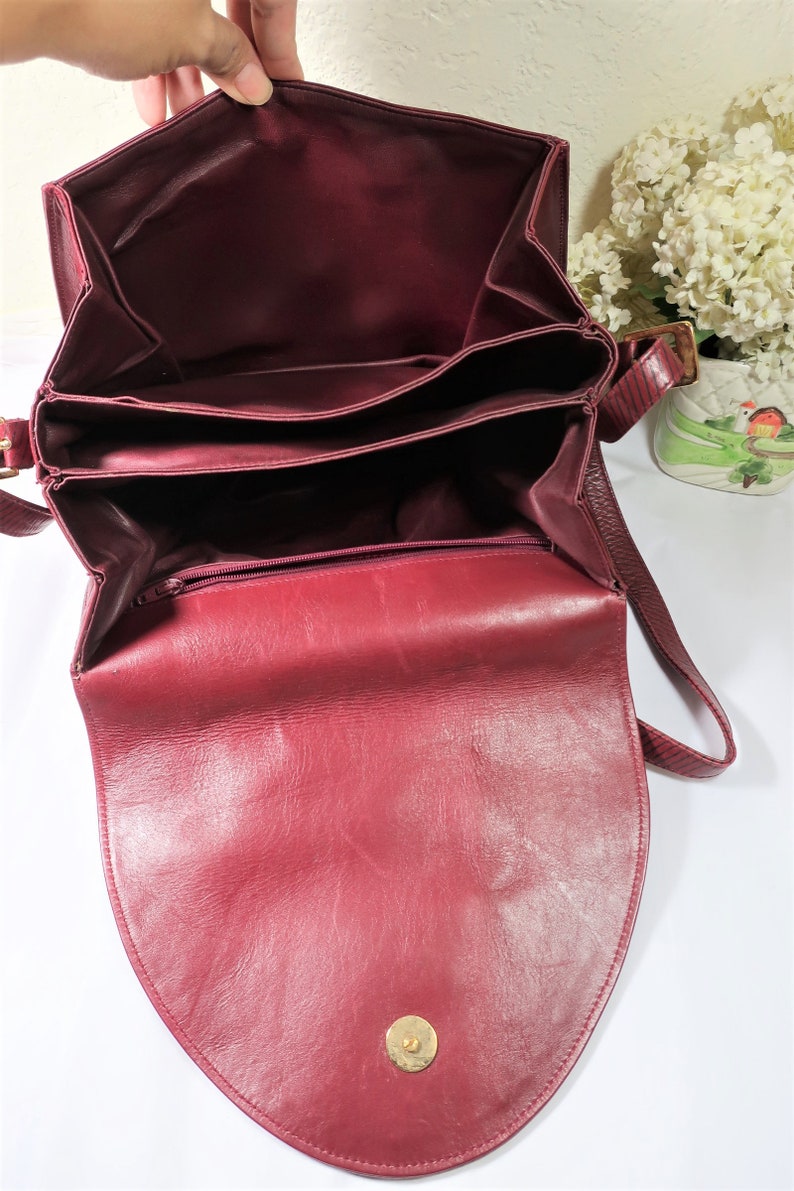 Vintage VALENTINO GARAVANI Burgundy Leather Accordion flap Shoulder Bag image 7